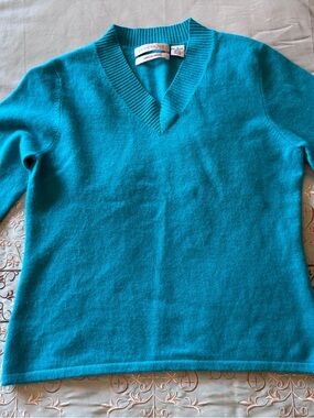 Turquoise V-Neck Cashmere Blend Sweater - Pursuits & Co.